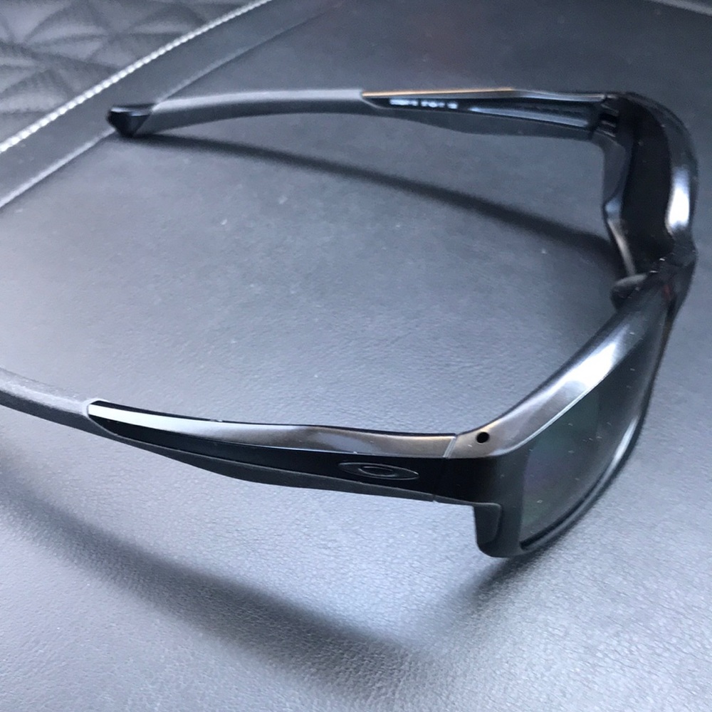 Oakley polarized chain link matte black sunglasses
